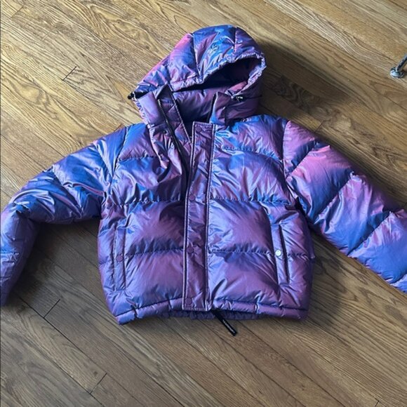 aritzia TNA Super Puff shorty Iridescent Purple Blue Puffer Jacket M like new - Picture 2 of 9
